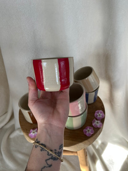 Tasses rayures colorées