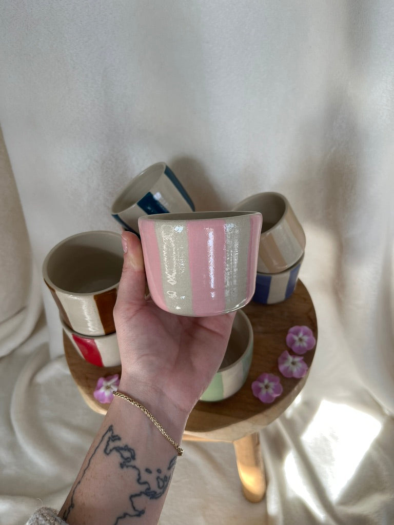 Tasses rayures colorées