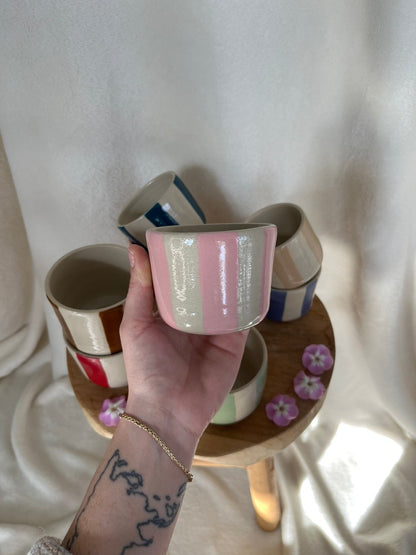 Tasses rayures colorées