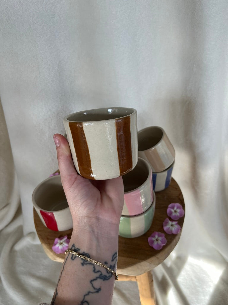 Tasses rayures colorées