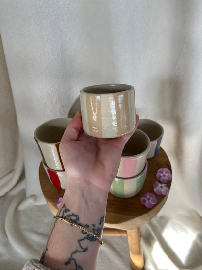 Tasses rayures colorées
