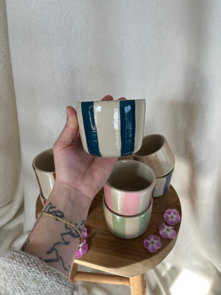 Tasses rayures colorées