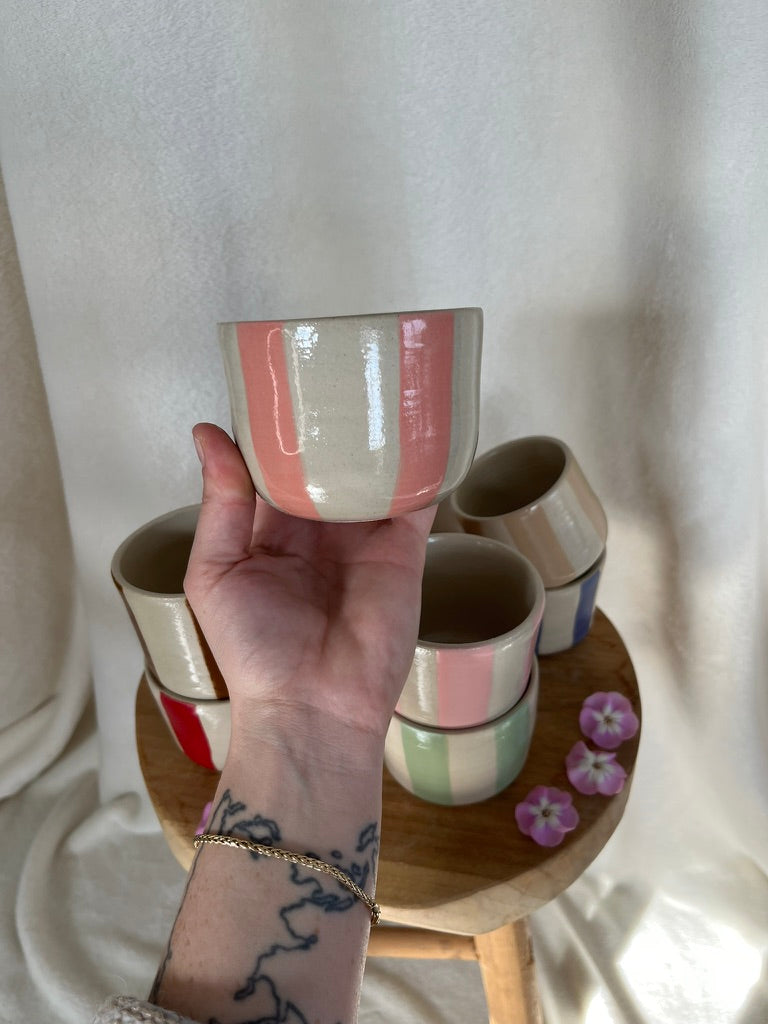 Tasses rayures colorées