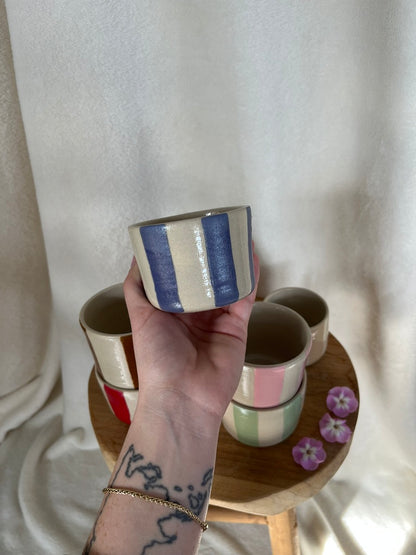 Tasses rayures colorées