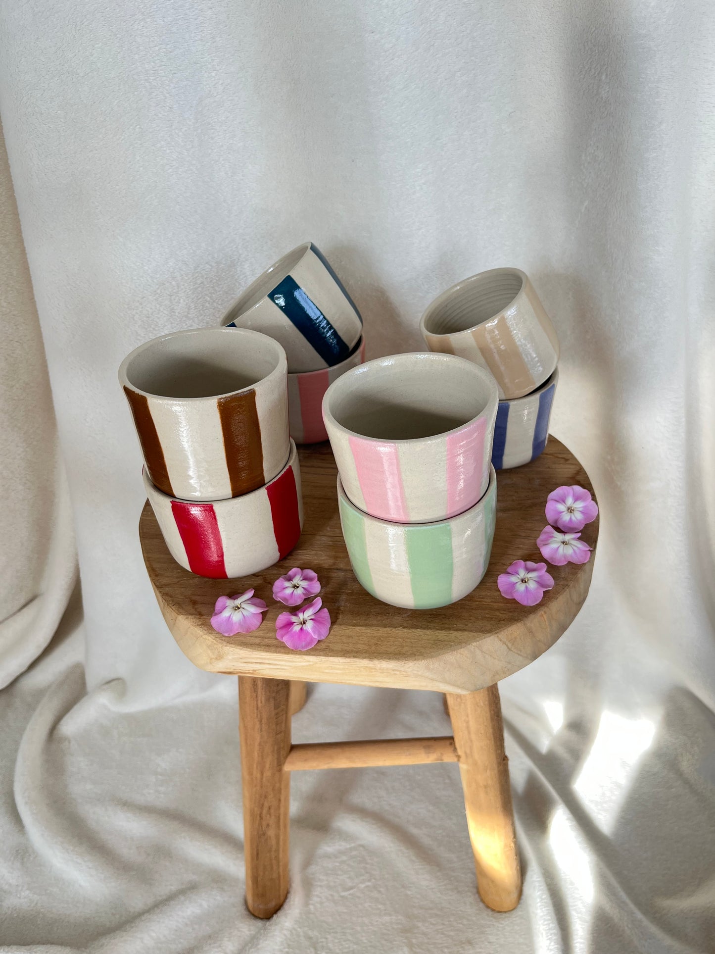 Tasses rayures colorées